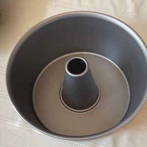 Non-Stick Gray Bundt Cake Pan